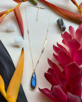 Close-up shot of necklace showing cut in labradorite beads on the chain and a metal bar on the side