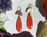 Single stone drop earrings and gold and carnelian